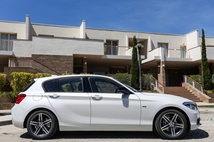 BMW 116d Sport Line 5-Door 2015 года  (фото 6 из 11)